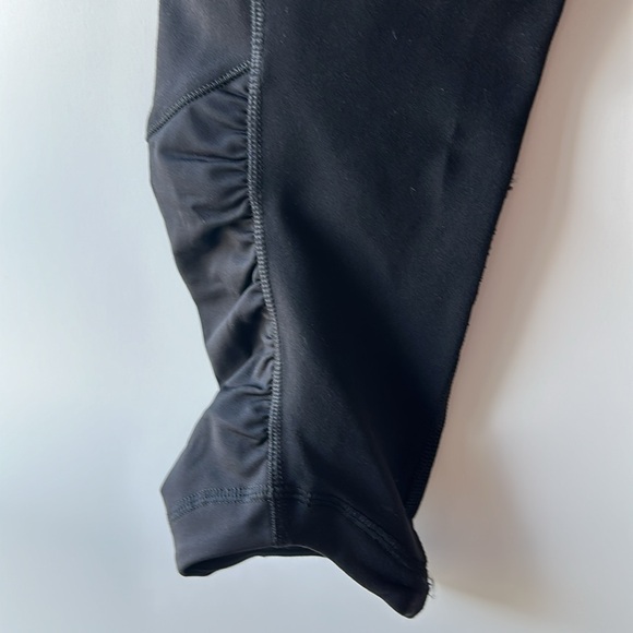 NEW WITH TAGS - Lululemon Venus Crop - Size 8 - Picture 8 of 10